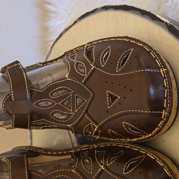 Proper Leather Sandals - Picture 4 of 11